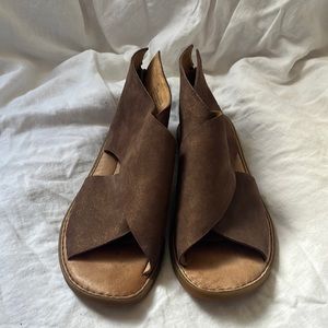 Born Iwa bronze sandals. Size 9.